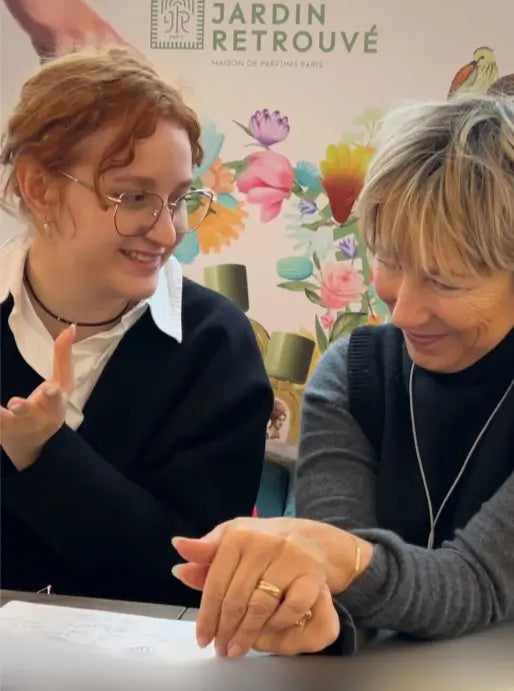 La Collaboration entre Clara Feder (Directrice de Création) et Kaya Bagamaz (Artiste) depuis 4 ans se poursuit avec une illustration audacieuse, différente, à l’image de ce parfum hors-normes.