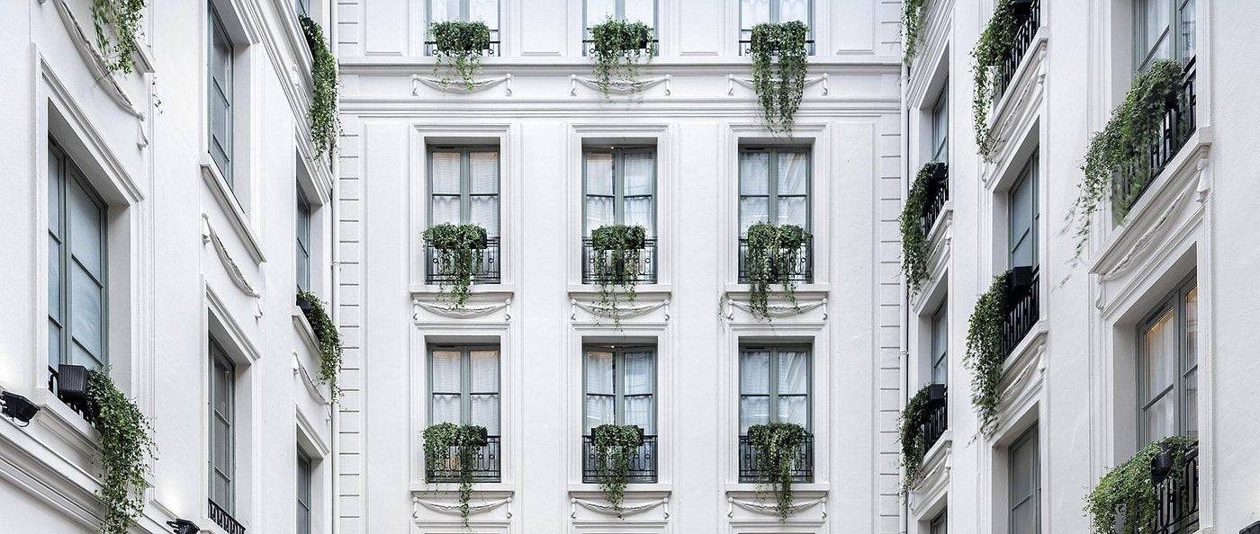 facade Maison Colbert - hotel qui vend des parfum du Jardin Retrouvé