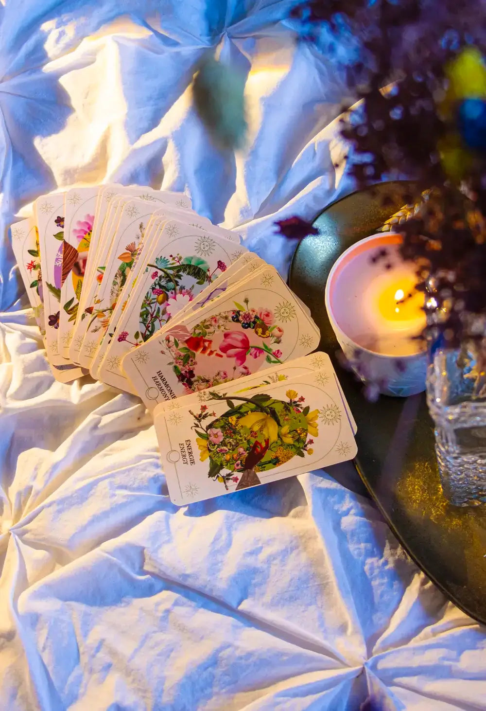 files/oracle_cards_lifestyle_22.webp