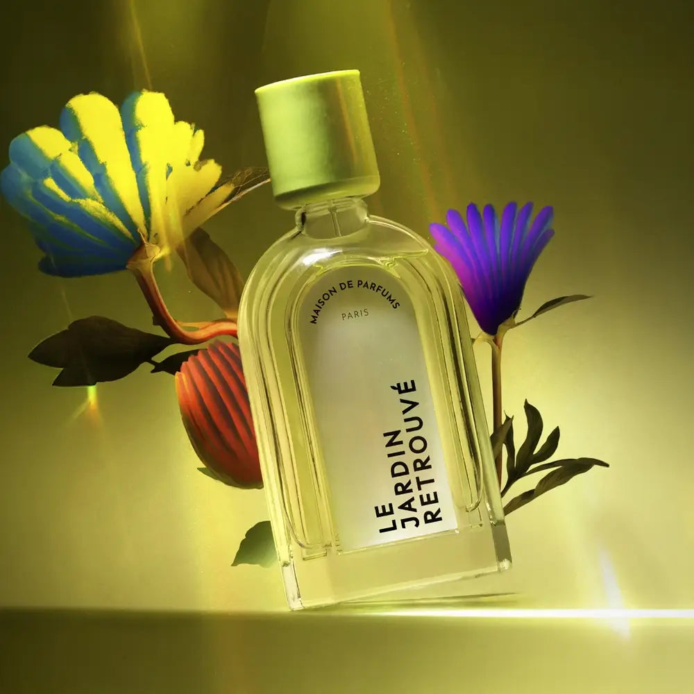Collection of niche natural perfumes – elegant bottles and a refined botanical atmosphere, designed in Paris